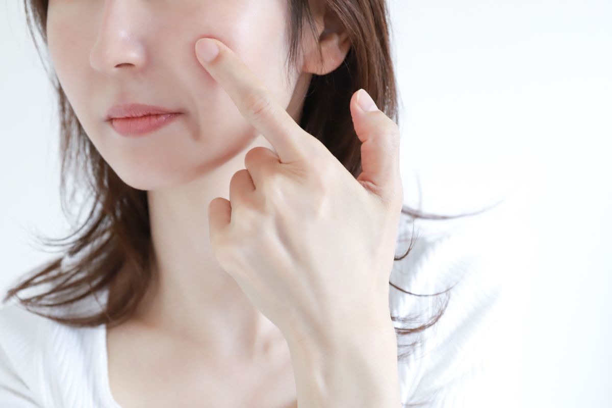 顔ダニとニキビの見分け方|症状・かゆみ・部位の違いと皮膚科での正しい診断・治療 | 高崎駅徒歩5分(群馬県高崎市) | CLINIC W